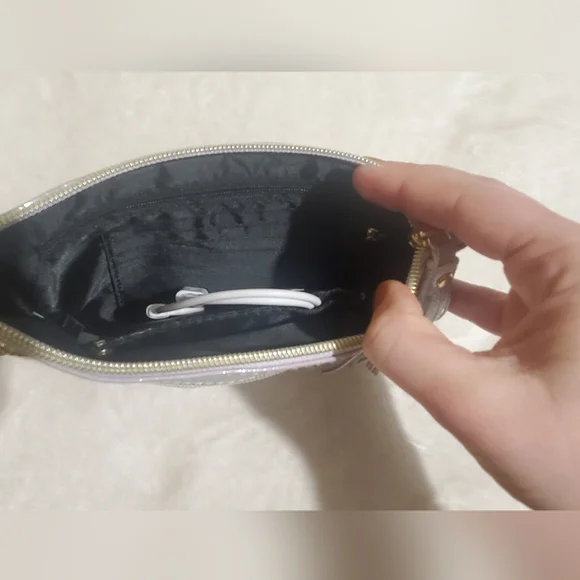 Liz Claiborne charging wallet/purse - Picture 5 of 5